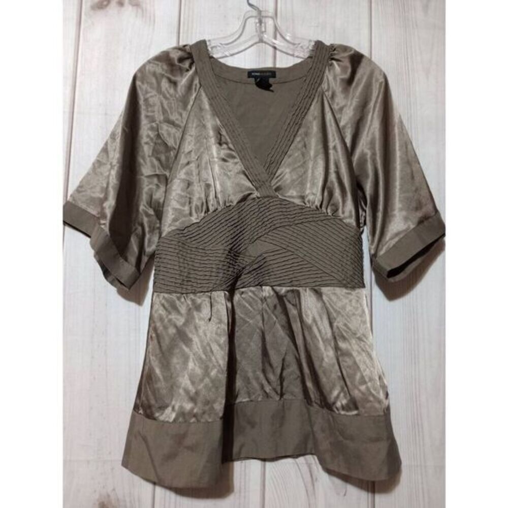 BCBG Maxazria Shirt Ladies Large Tan VNeck Short Sleeve Light Weight